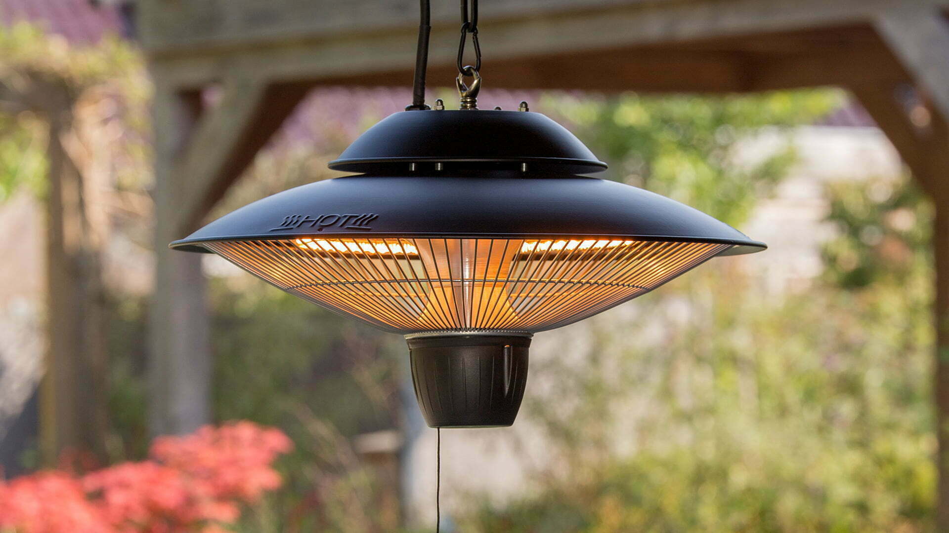 sfeervolle Sunred Barcelona Bright Hangende zwarte heater in gezellige tuin