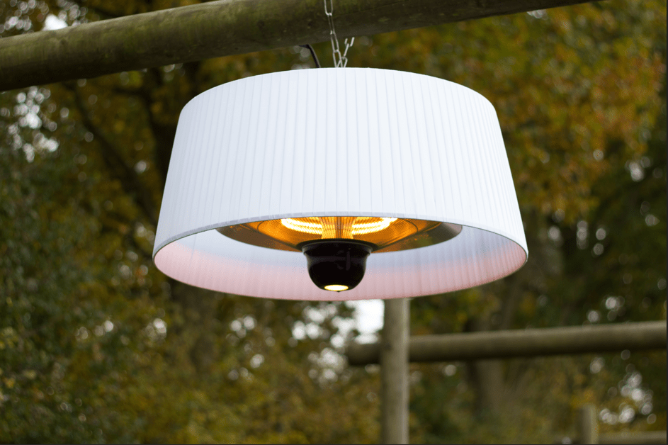 gezellige tuin of terras door Sunred Compact Artix Bright Hangende Witte heater