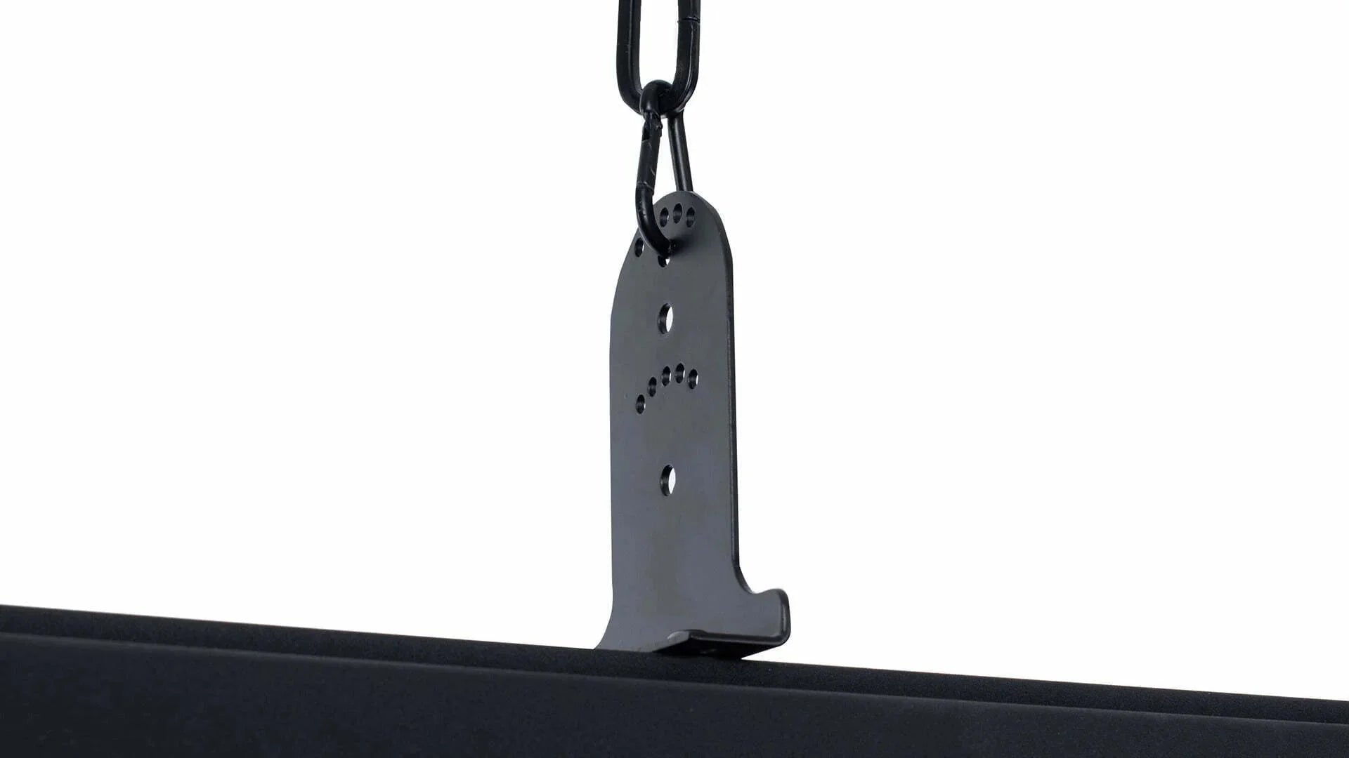 Sunred Nero zwarte heater met 2400 Watt en afstandsbediening opgehangen aan plafond