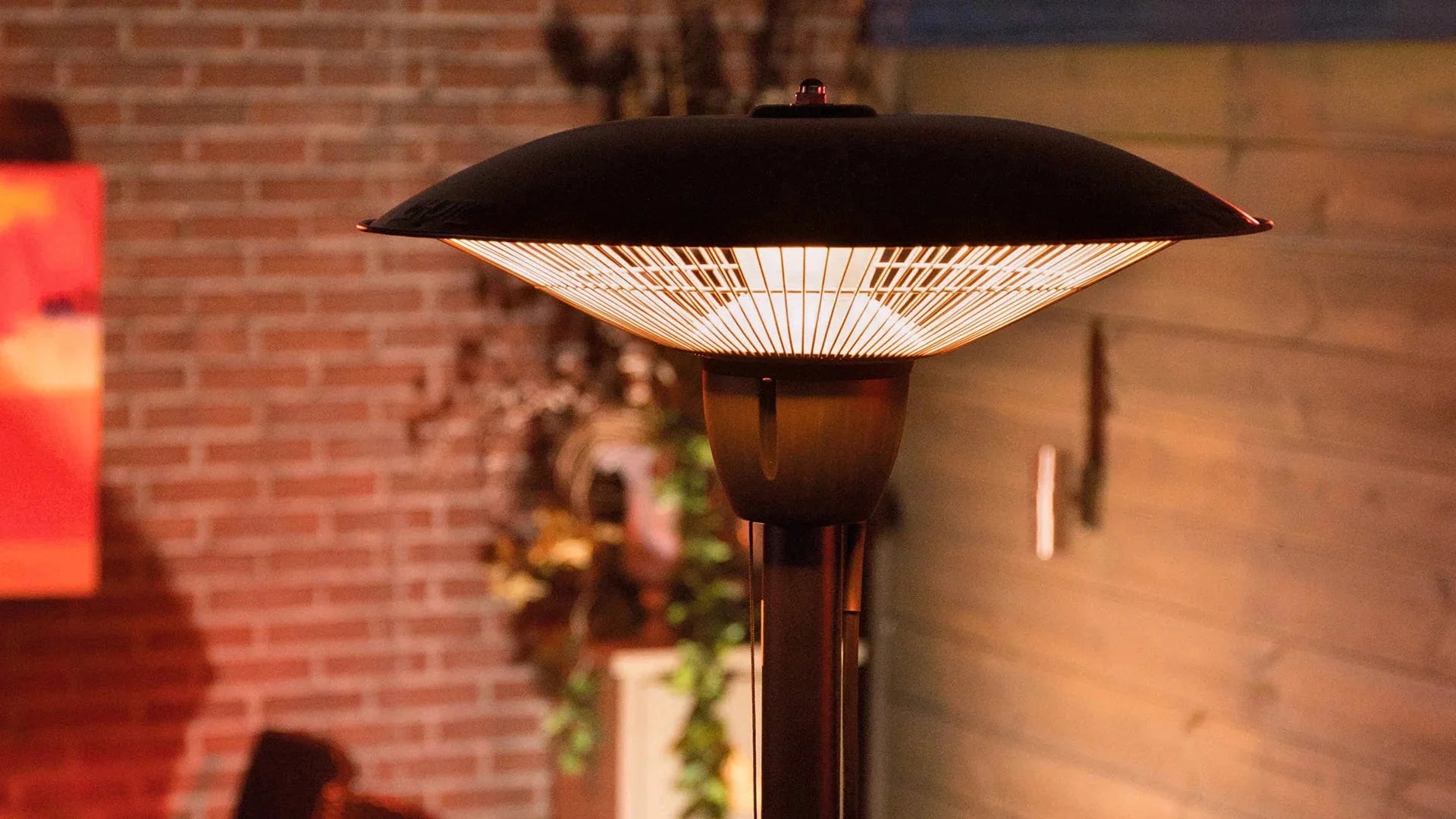 sfeervolle overkapping door Sunred Barcelona Bright zwarte staande heater 